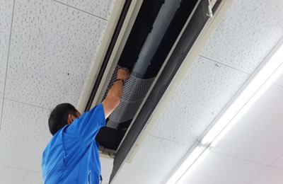 長方形埋め込みタイプのエアコン